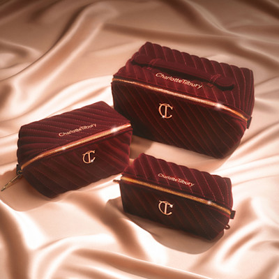 bolsa de maquillaje con secretos para esculpir los labios